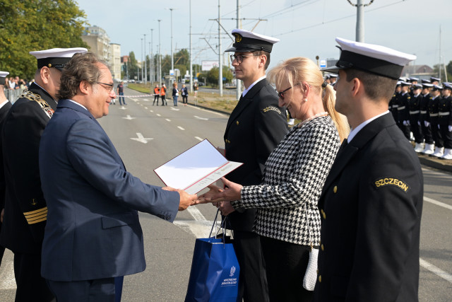 Wręczenie nagród od Ministra Infrastruktury dla wyróżniających się absolwentów Politechniki Morskiej