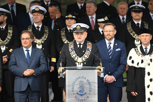 Rektor PM Wojciech Ślączka przemawia podczas inauguracji roku akademickiego Politechniki Morskiej w Szczecinie