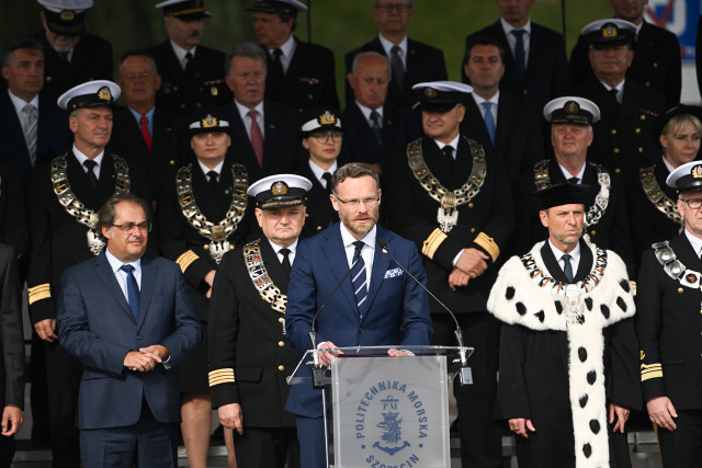 Wojewoda Zachodniopomorski Zbigniew Bogucki przemawiapodczas inauguracji roku akademickiego Politechniki Morskiej w Szczecinie