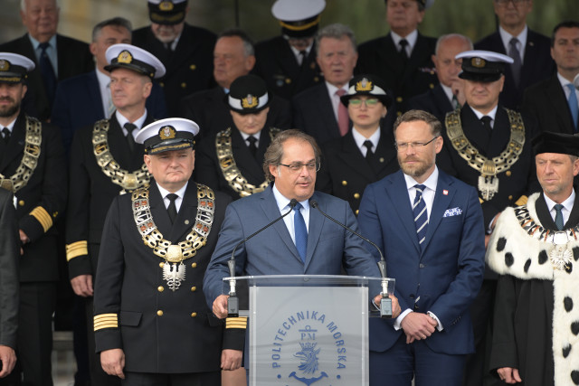 Sekretarz Stanu Marek Gróbarczyk przemawia podczas inauguracji roku akademickiego Politechniki Morskiej w Szczecinie