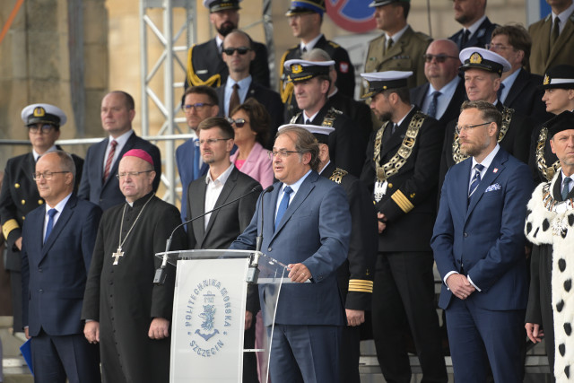 Sekretarz Stanu Marek Gróbarczyk przemawia podczas inauguracji roku akademickiego