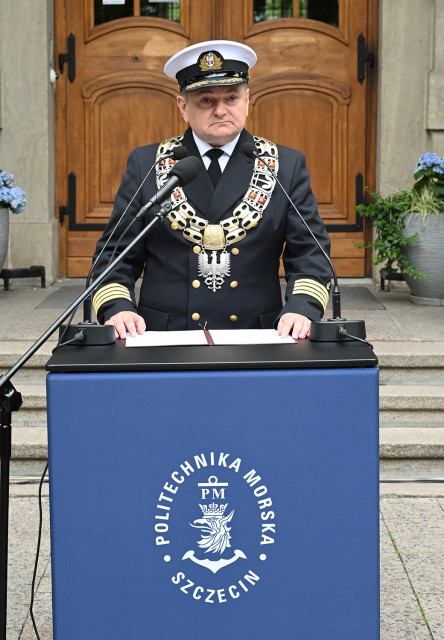 Rektor PM przemawia podczas uroczystości zmiany nazwy uczelni