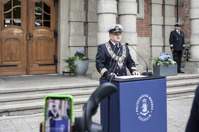 Rektor PM przemawia podczas uroczystości zmiany nazwy uczelni