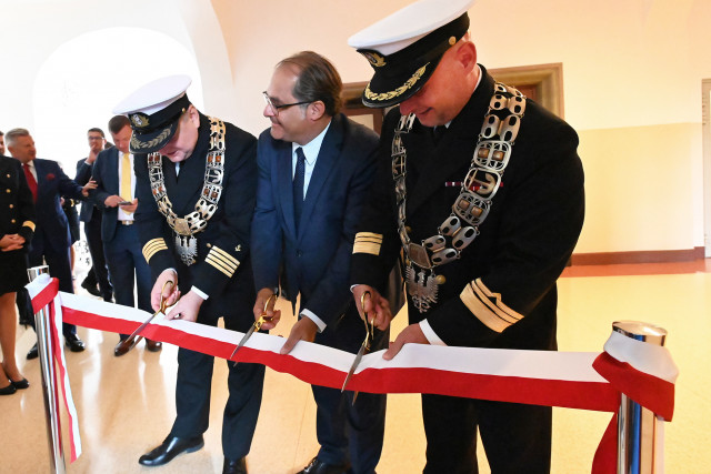 Przecięcie wstęgi i otwarcie nowego laboratorium na Politechnice Morskiej w Szczecinie
