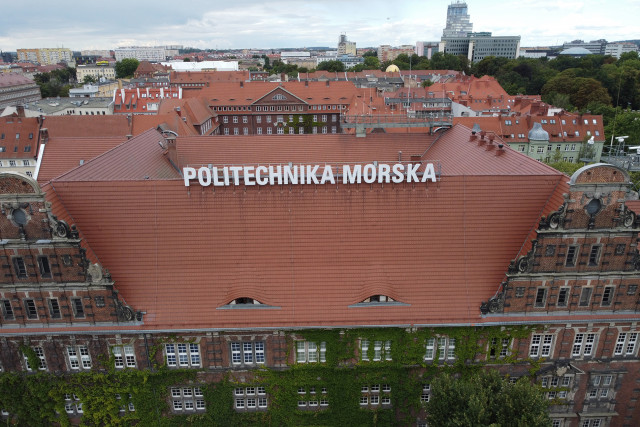 Widok na budynek Politechniki Morskiej z góry