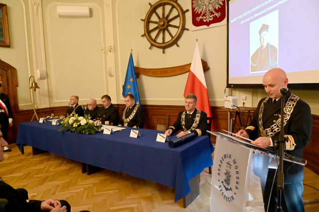 Laudację wygłasza Dziekan Wydziału Nawigacyjnego AM w Szczecinie