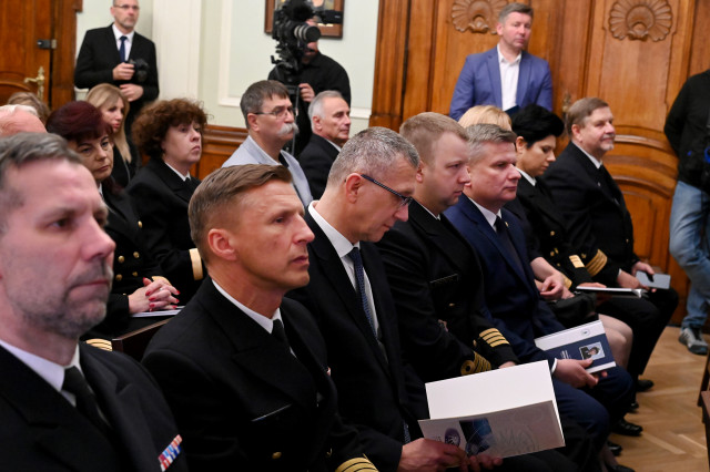 Goście zgormadzeni w Sali Senatu na uroczystości nadania prof. Aleksandrowi Walczakowi tytułu doktora honoris causa AMS