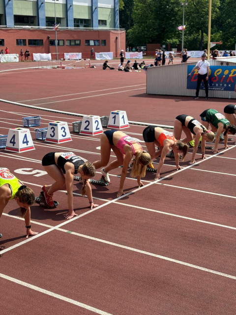 Akademickie Mistrzostwa Polski w Lekkiej Atletyce - studentki przygotowujące się do startu - bieg