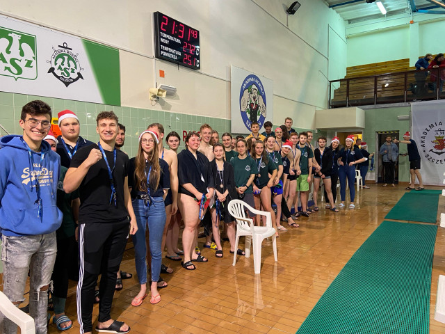 Uczestnicy mistrzostw studentów AMS w pływaniu na dystansie 50m.