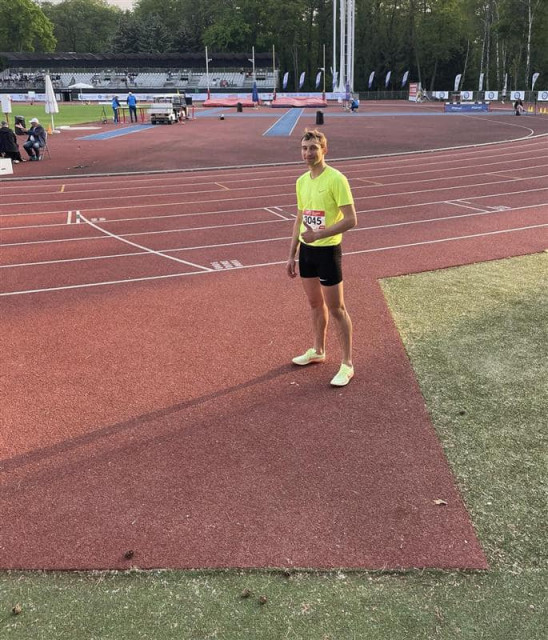 Nasz reprezentant w czasie biegu  w Akademickich Mistrzostwach Polski w Lekkiej Atletyce