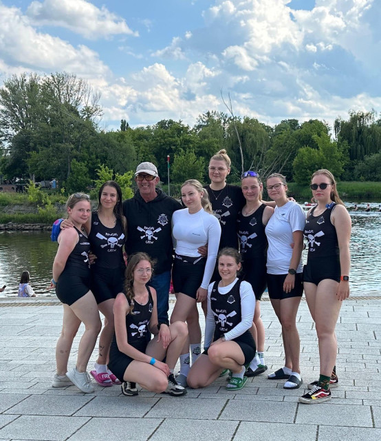 River Cup Wrocław 2025 _ drużyna kobiet z trenerem 