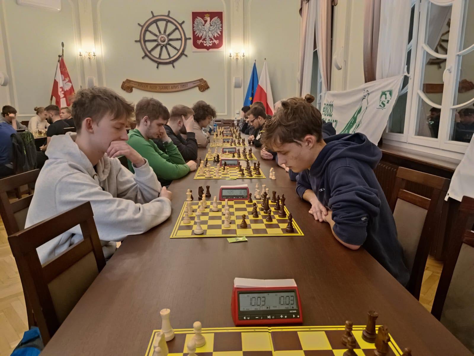 AMWZ w szachach 25/26