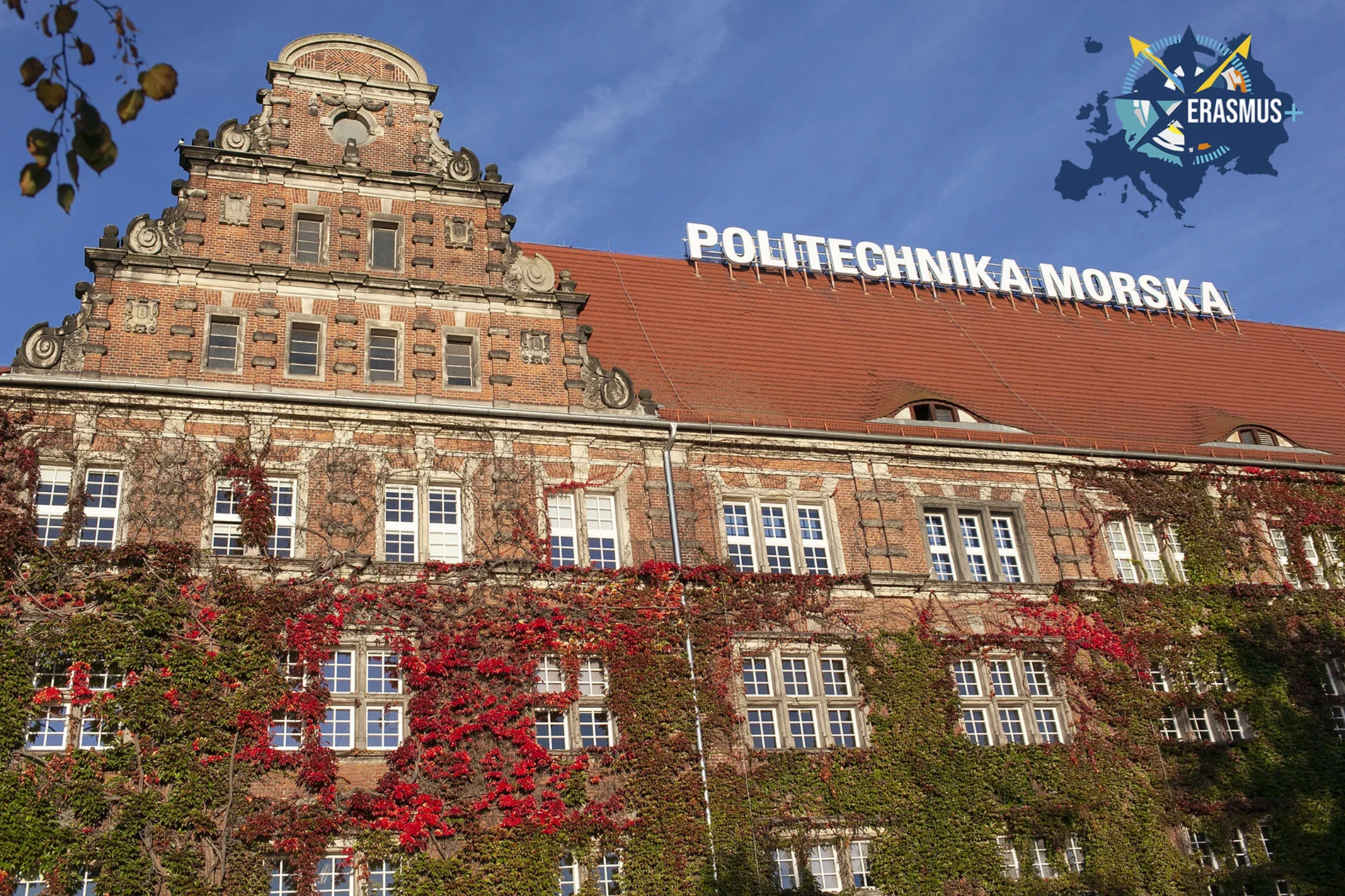  Budynek Politechniki Morskiej i napis Erasmus+ grafika