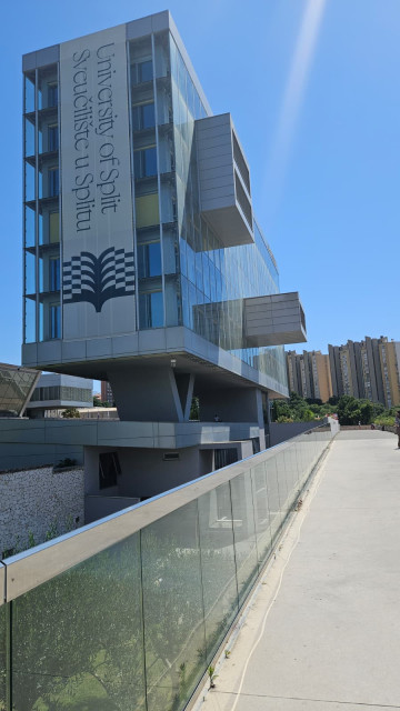 Nowoczesny budynek University of Split
