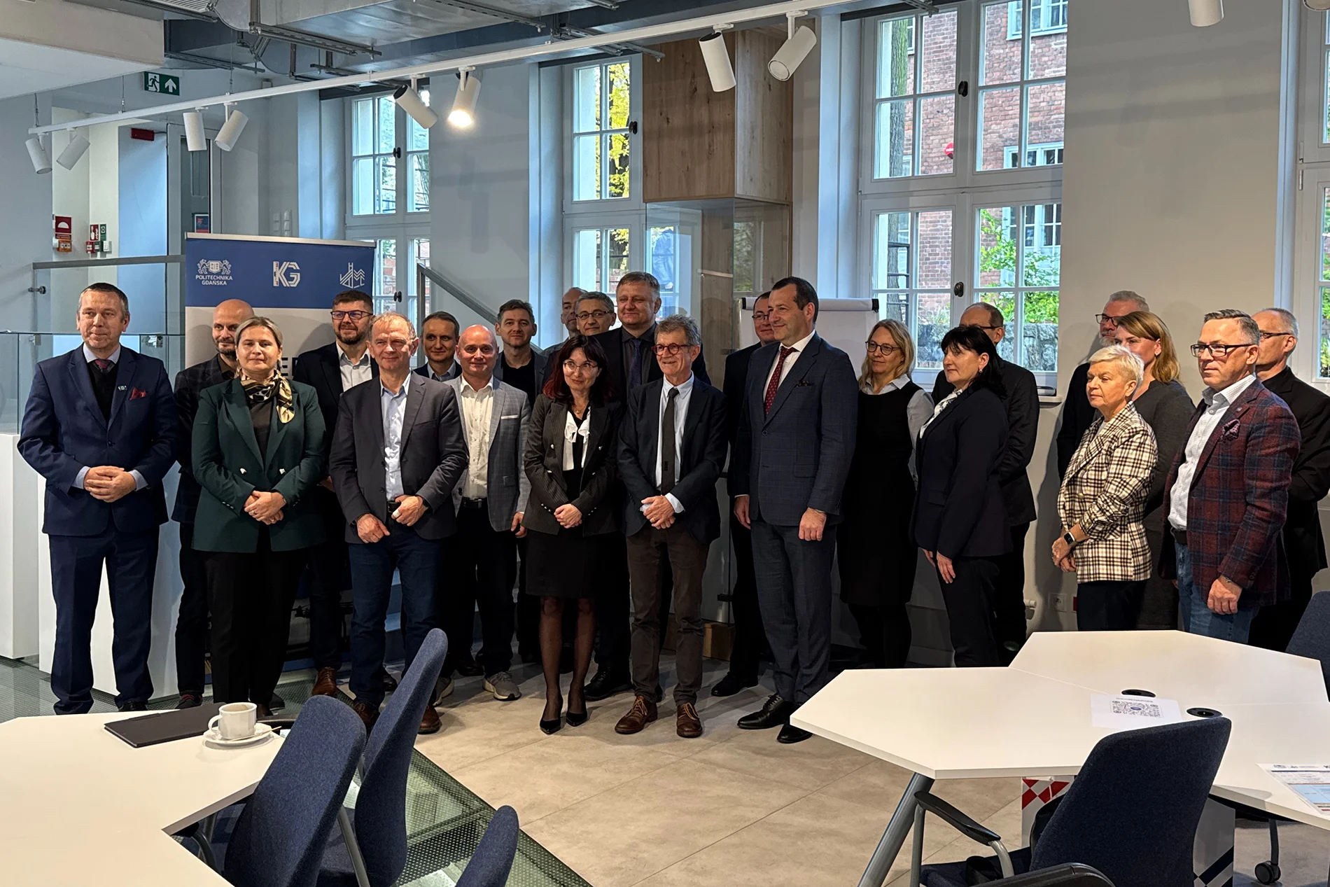 Uczestnicy Konwentu Dziekanów Wydziałów Geodezyjnych - zdjęcie grupowe, fot. Politechnika Gdańska