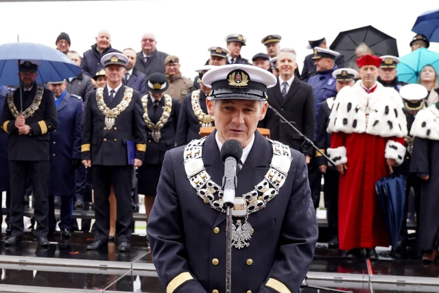 Dziekan WGOŚ Witold Kazimierski przemawia po otrzymaniu łańcucha dziekańskiego fot. Tomasz Kwiatkowski