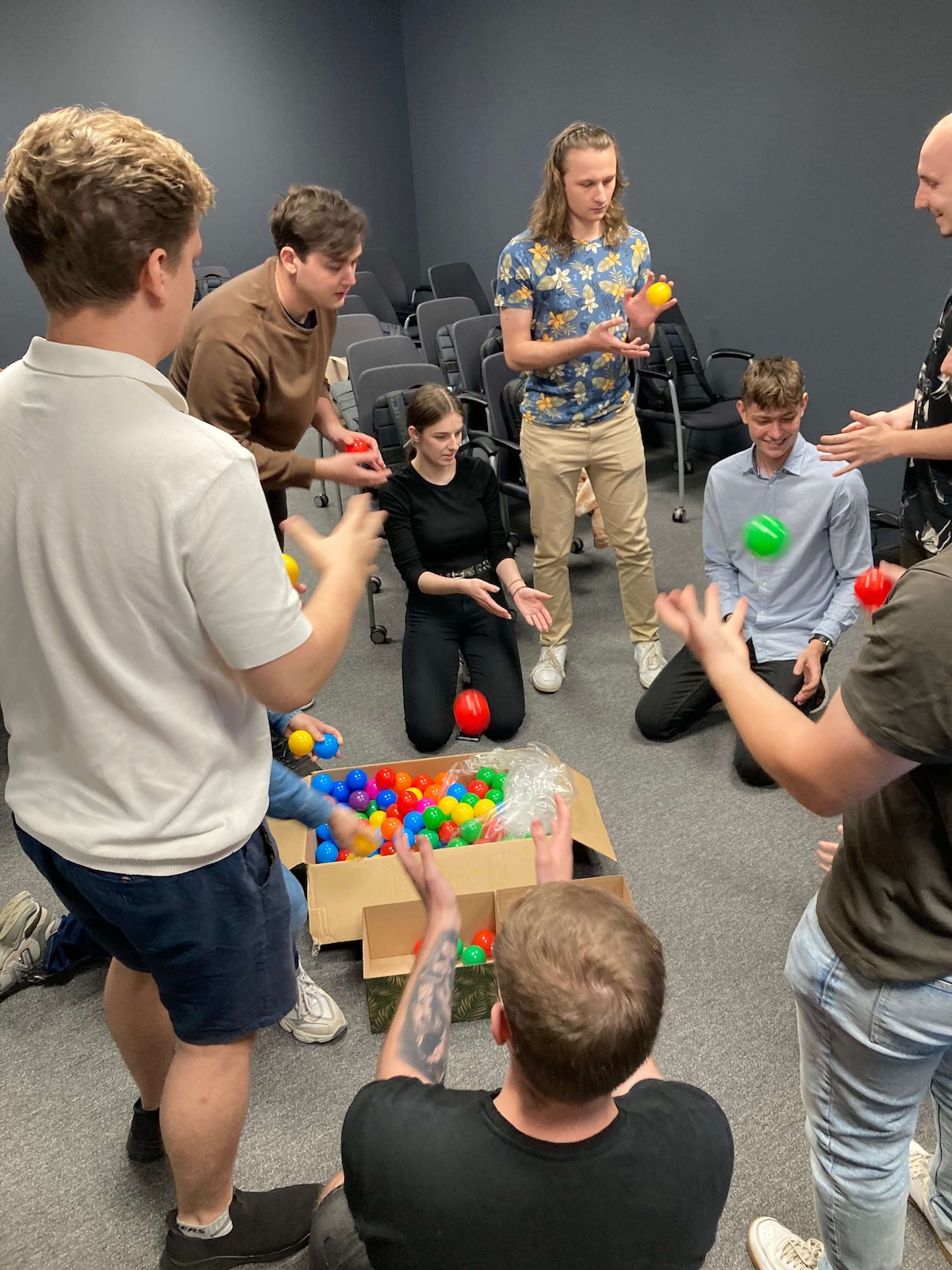 Studenci w trakcie integracji drużyn