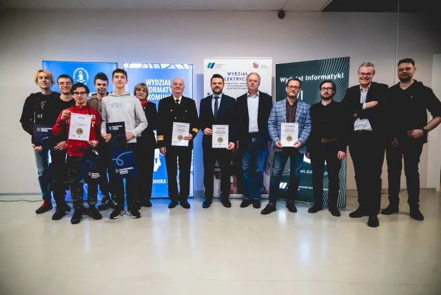 Laureaci, goście i organizatorzy piątej edycji Szkolnego Konkursu Informatycznego "CTF SCI#NET" 2025