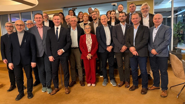 Uczestnicy posiedzenia Komitetu Geodezji PAN w kadencji 2024-2027 - zdjęcie grupowe