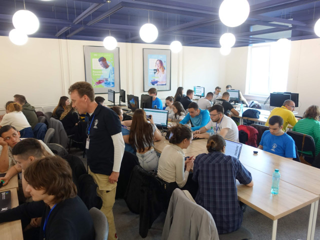 W ramach Business Simulation Games zespoły studentów ukończyli ostatnie dwie rundy gry