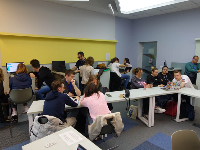 Zajęcia studenckie w mieszanych grupach międzynarodowych z Business Simulation Games
