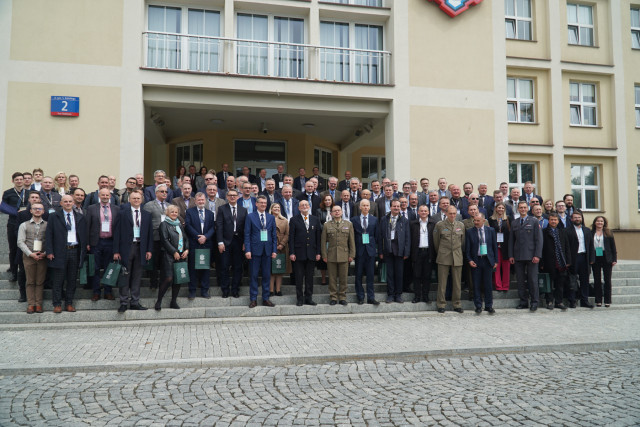 XXXIII Zjazd Dziekanów w Warszawie - zdjęcie grupowe