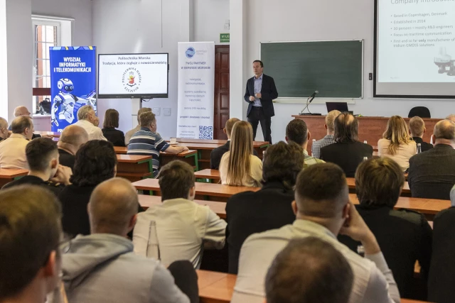 Thomas Flinth – Dyrektor sprzedaży w firmie Lars Thrane A/S podczas prezentacji "Next Generation GMDSS – Iridium Transforms Safety and Reliability" na Politechnice Morskiej w Szczecinie