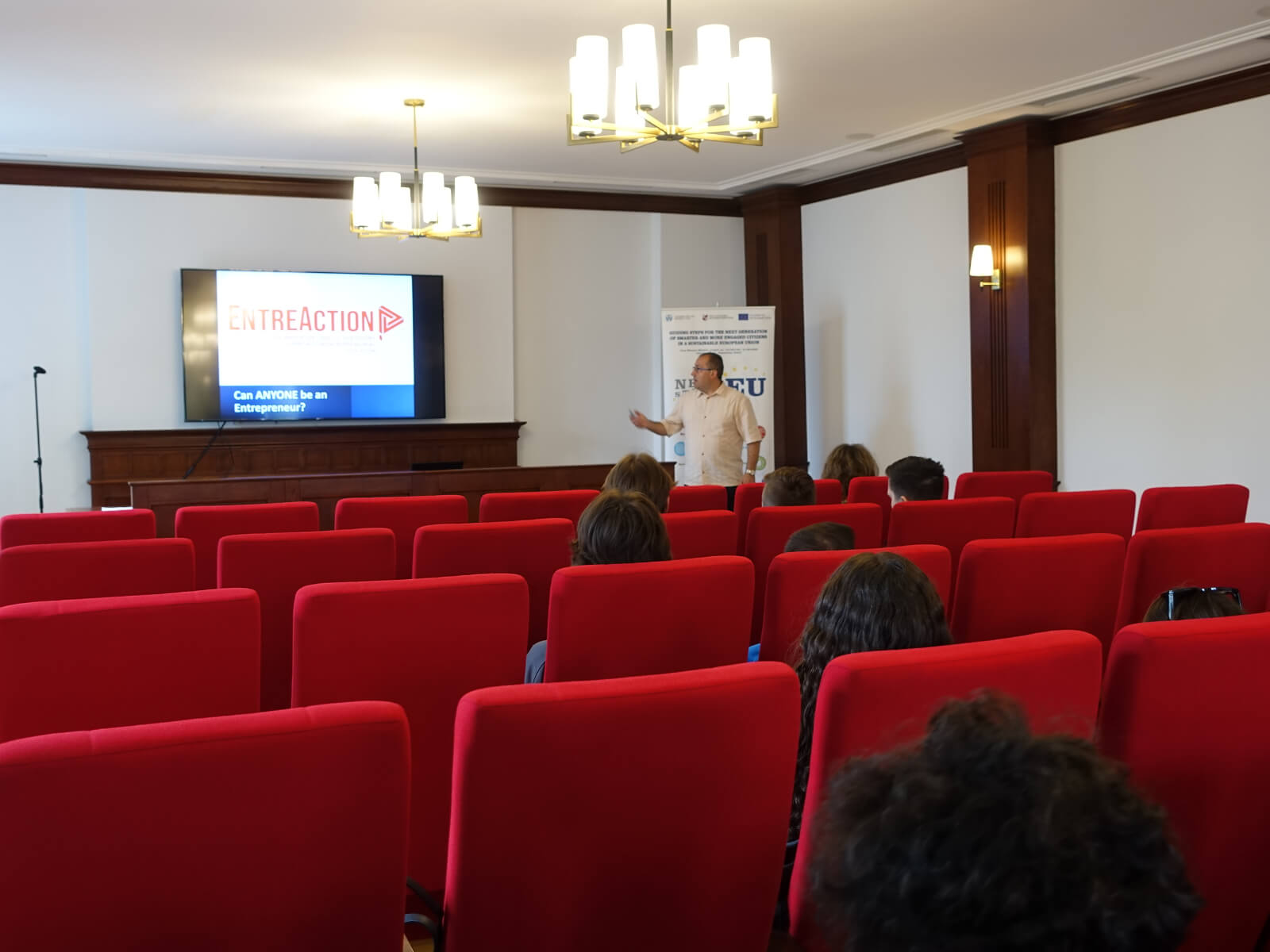 Prezentacja 2 projektów finansowanych z Programu Erasmus+, tj. EntreAction i InfoTester, w „White house"