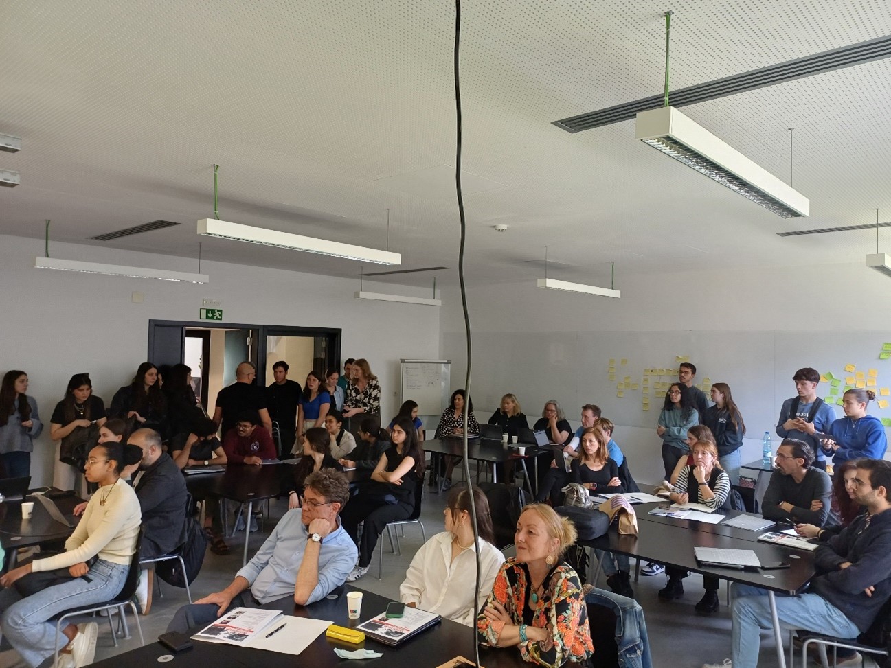 Uczestnicy projektu UE Erasmus+ EntreAction w sali konferencyjnej