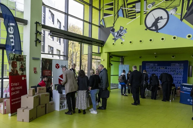 Uczestnicy konferencji w lobby Technoparku