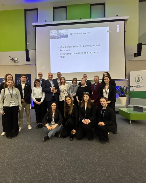 Uczestnicy i organizatorzy konferencji Green Cities 2026 - zdjęcie grupowe