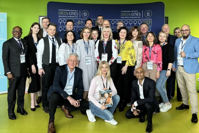 Uczestnicy i organizatorzy konferencji Green Cities 2026 - zdjęcie grupowe