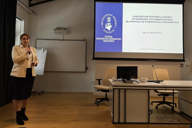 Mgr inż. Agnieszka Sawa podczas prezentacji "Zarządzanie kontrolą jakości wymiarowej z wykorzystaniem skanowania 3D w przemyśle stoczniowym"