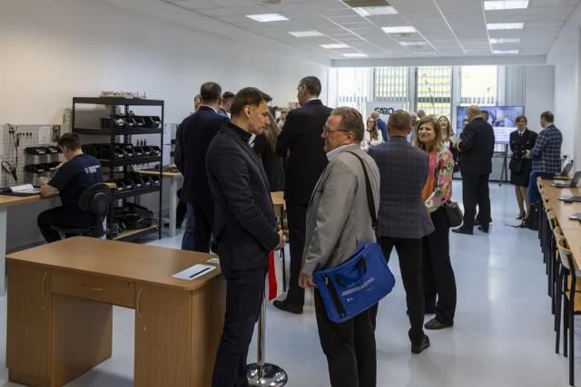 Goście na otwarciu Laboratorium Optymalizacji Procesów Produkcyjnych
