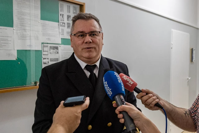 Kierownik Katedry Ochrony Środowiska i Towaroznawstwa Wojciech Konicki udziela wywiadu mediom