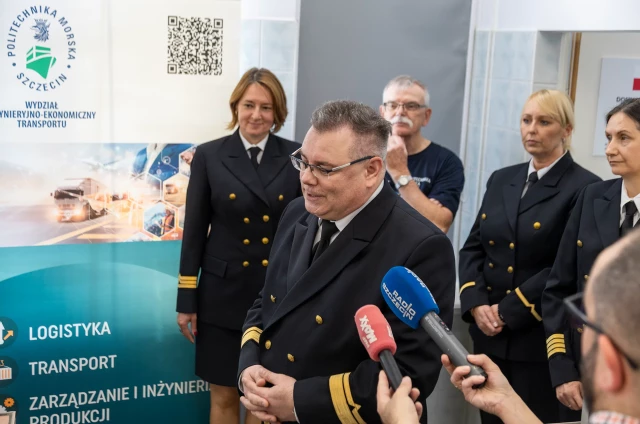 Kierownik Katedry Ochrony Środowiska i Towaroznawstwa Wojciech Konicki opowiada o laboratorium