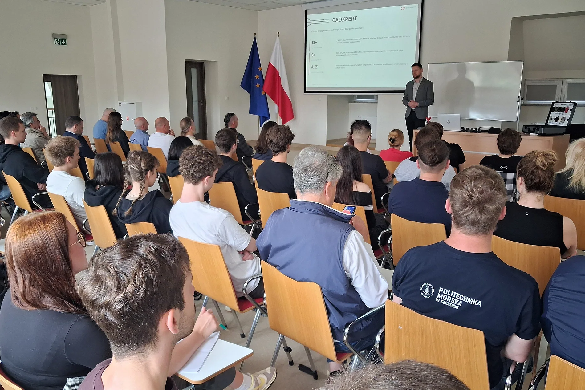 Tomasz Weis z firmy Cadexpert podczas prelekcji na wydziale Mechanicznym