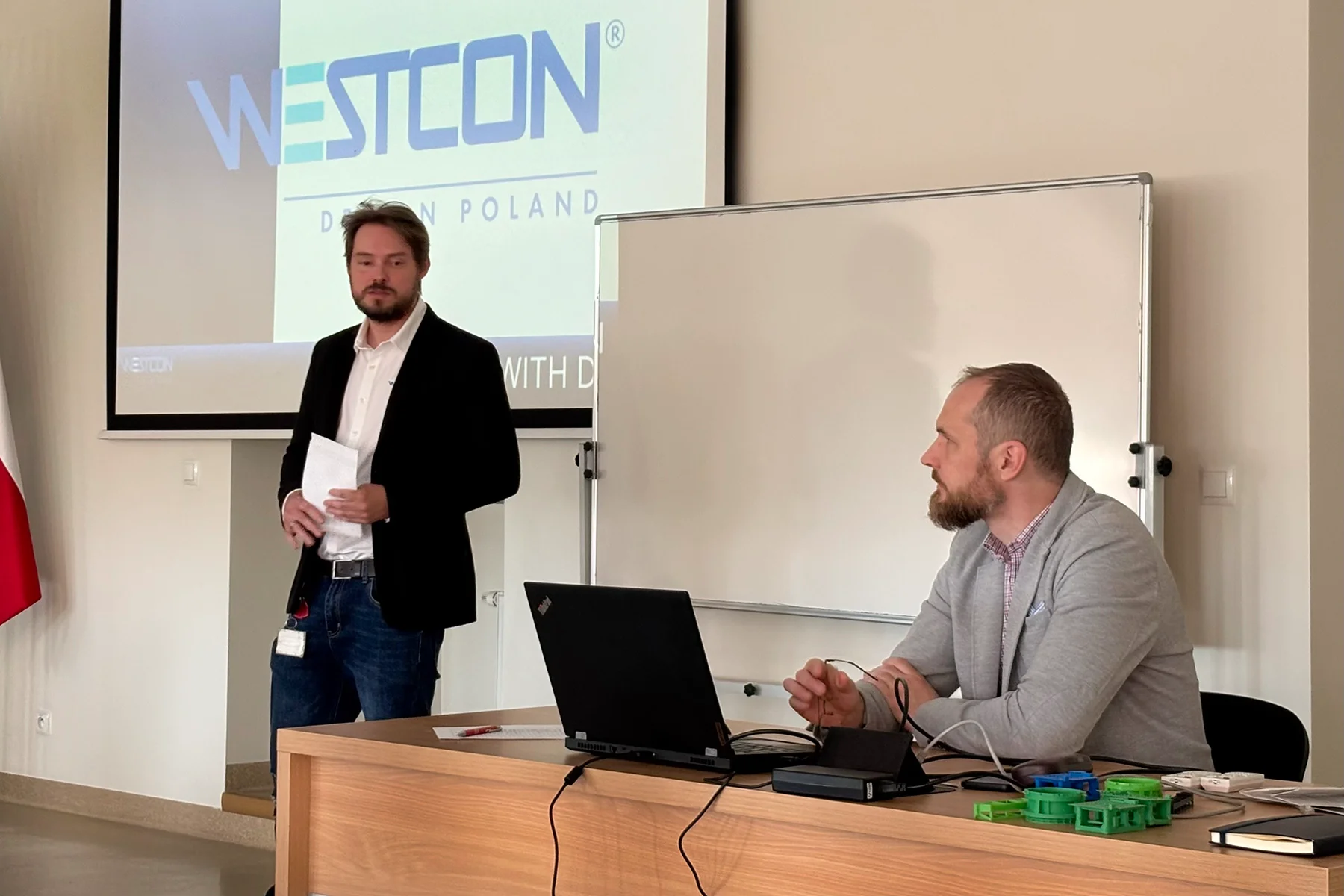 Przedstawiciele firmy Wescon podczas prezentacji dla studentów kierunku inżynieria modelowania przestrzennego