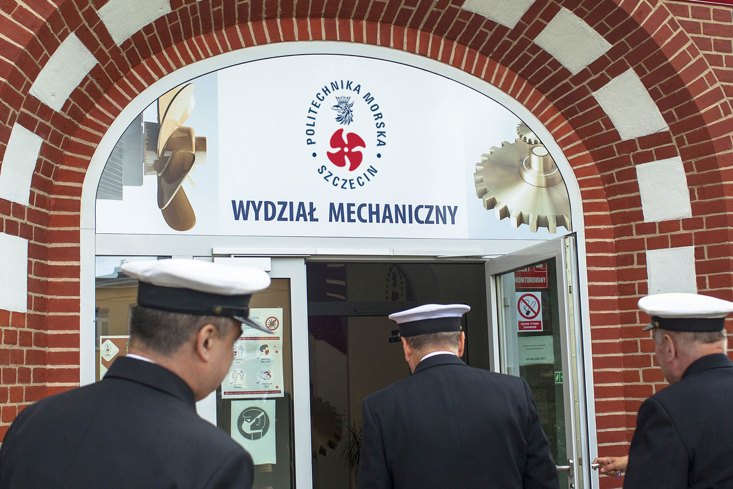 Wydz.Mechaniczny PM wejscie do budynku Willowa aa