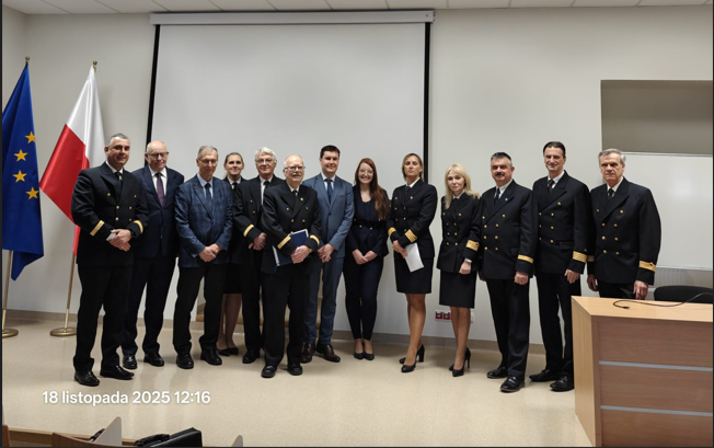 Zdjęcie grupowe z obrony mgr. inż. Piotra Korlaka.