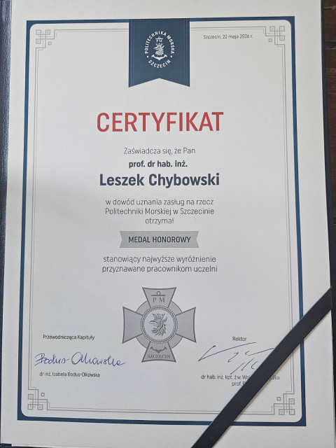 Zdjęcia z wręczenia Medalu Honorowego prof. Leszkowi Chybowskiemu Fot. Tomasz Kwiatkowski