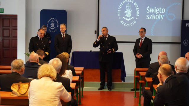 Zdjęcia z wręczenia Medalu Honorowego prof. Leszkowi Chybowskiemu Fot. Tomasz Kwiatkowski