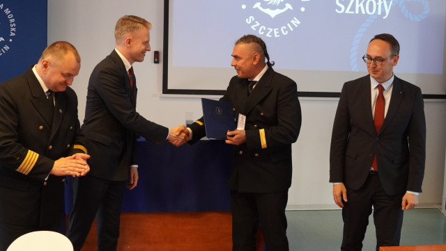 Zdjęcia z wręczenia Medalu Honorowego prof. Leszkowi Chybowskiemu Fot. Tomasz Kwiatkowski