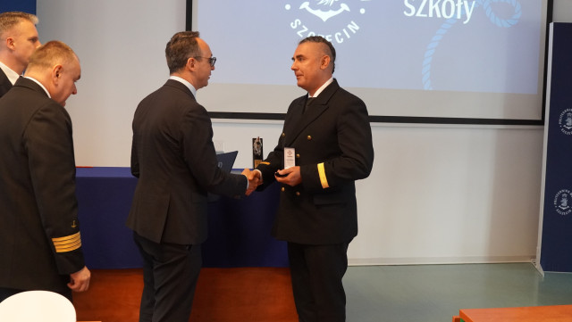 Zdjęcia z wręczenia Medalu Honorowego prof. Leszkowi Chybowskiemu Fot. Tomasz Kwiatkowski