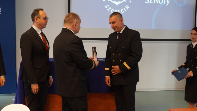 Zdjęcia z wręczenia Medalu Honorowego prof. Leszkowi Chybowskiemu Fot. Tomasz Kwiatkowski