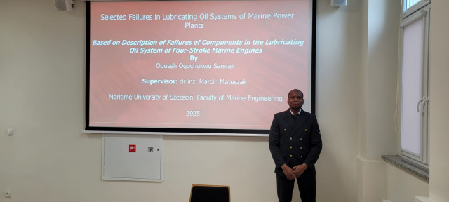  Ogochukwu Samuel Obuseh w trakcie obrony pracy inżynierskiej