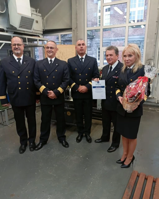 Przedstawiciele WM podczas przekazania stanowiska dydaktyczno-badawczego od Fundacji Lechosława Bar Wsparcia Edukacji Morskiej dla PM