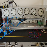 Uniwersalne stanowisko do testowania elektropneumatycznych elementów automatyki