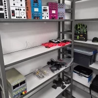 Wyposażenie Laboratorium Elektroniki i Sensoryki (2) WMiE PM 2026