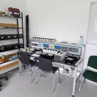 Wyposażenie Laboratorium Elektrotechniki (2) WMiE PM 2026